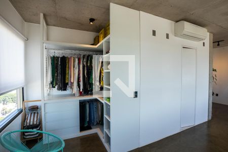 Guarda Roupa de apartamento à venda com 1 quarto, 70m² em Cambuí, Campinas