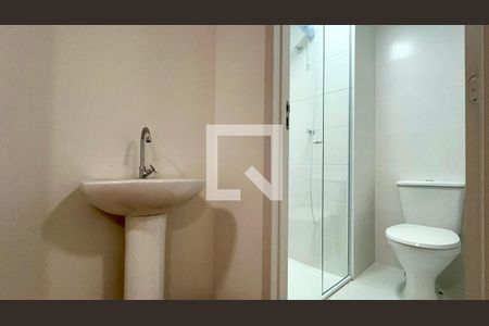 Banheiro de kitnet/studio para alugar com 1 quarto, 27m² em Pinheiros, São Paulo