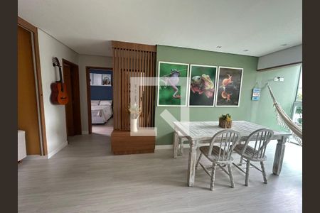 Quarto com cama simples, mesa e cadeira, com uma vista para o jardim. de apartamento à venda com 2 quartos, 84m² em Paulicéia, São Bernardo do Campo