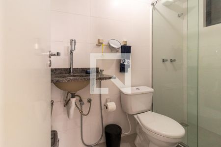 Banheiro Social de apartamento para alugar com 2 quartos, 57m² em Lindoia, Curitiba
