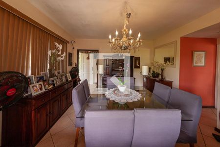 Casa à venda com 6 quartos, 450m² em Pendotiba, Niterói