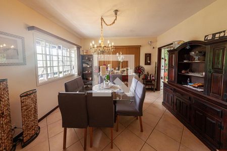 Casa à venda com 6 quartos, 450m² em Pendotiba, Niterói