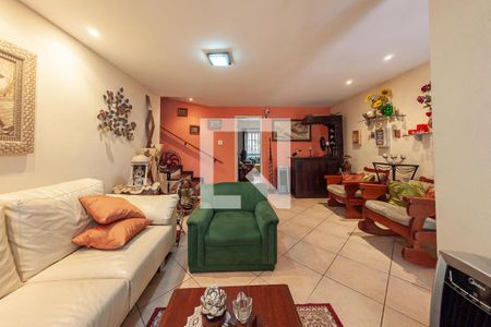 Casa à venda com 6 quartos, 450m² em Pendotiba, Niterói