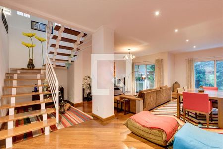 Casa à venda com 3 quartos, 246m² em Chácara Monte Alegre, São Paulo