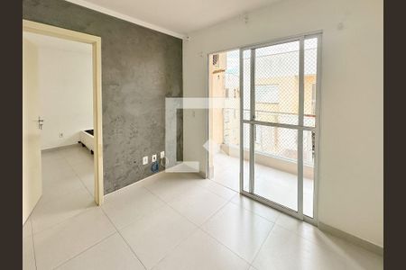 Sala de apartamento para alugar com 3 quartos, 65m² em Serraria, São José