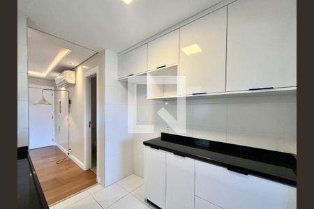 Cozinha de apartamento à venda com 1 quarto, 57m² em Cambuí, Campinas