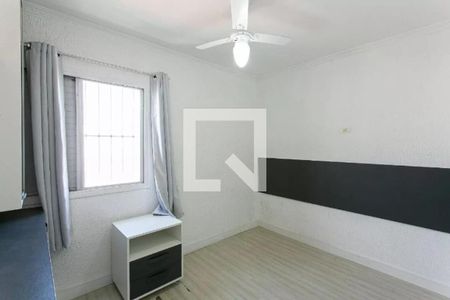 Quarto com janela, piso de madeira e iluminação natural, sem móveis ou decoração. de apartamento à venda com 3 quartos, 160m² em Penha de França, São Paulo