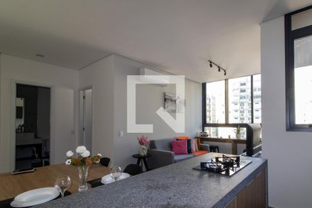 Sala/Cozinha de apartamento à venda com 1 quarto, 43m² em Centro, Campinas