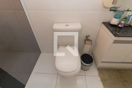 Banheiro da Suíte de casa para alugar com 2 quartos, 63m² em Vila Marilena, São Paulo