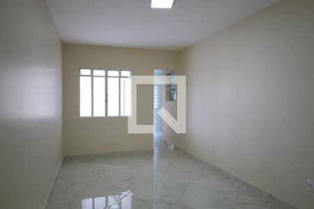 Casa para alugar com 3 quartos, 200m² em Jardim Alzira, São Paulo