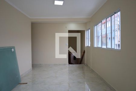 Casa para alugar com 3 quartos, 200m² em Jardim Alzira, São Paulo