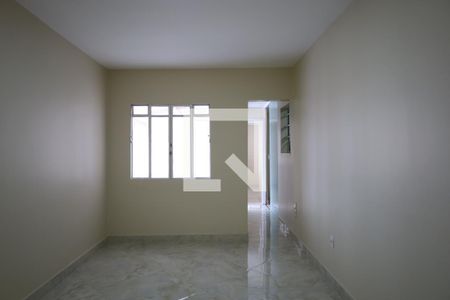 Casa para alugar com 3 quartos, 200m² em Jardim Alzira, São Paulo