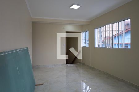 Casa para alugar com 3 quartos, 200m² em Jardim Alzira, São Paulo