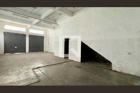 Garagem de casa para alugar com 4 quartos, 218m² em Jardim Marilu, São Paulo
