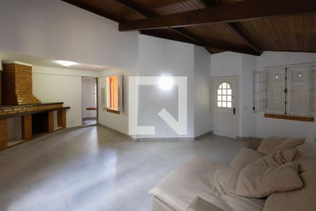 Sala com Lareira de casa de condomínio para alugar com 4 quartos, 300m² em Vila D’el Rey, Nova Lima