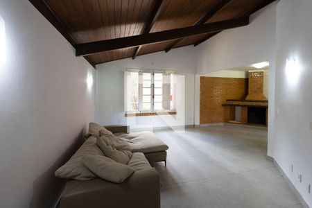 Sala com Lareira de casa de condomínio para alugar com 4 quartos, 300m² em Vila D’el Rey, Nova Lima