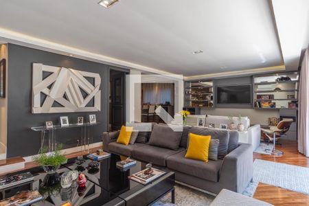 Casa à venda com 8 quartos, 720m² em Pacaembu, São Paulo