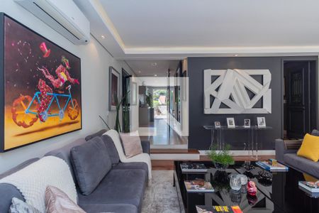 Casa à venda com 8 quartos, 720m² em Pacaembu, São Paulo