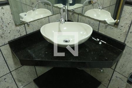 Banheiro de apartamento para alugar com 2 quartos, 60m² em Luz, Nova Iguaçu