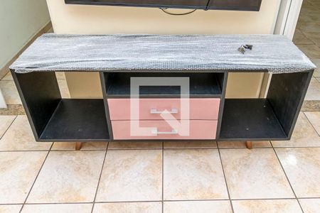 Sala - Estante de casa para alugar com 2 quartos, 45m² em Vista Alegre, Rio de Janeiro