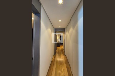 Corredor  de apartamento à venda com 2 quartos, 178m² em Cambuí, Campinas
