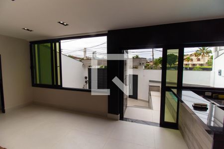 Casa à venda com 2 quartos, 300m² em Camboinhas, Niterói