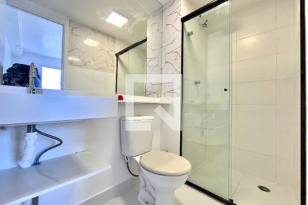 Banheiro da Suíte de apartamento para alugar com 1 quarto, 27m² em Jardim Itacolomi, São Paulo