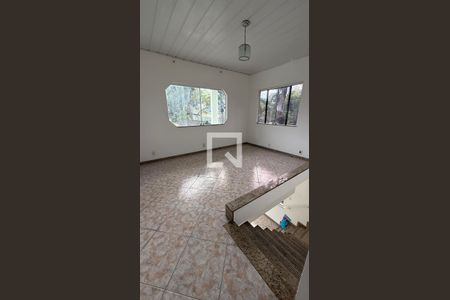 Casa de Condomínio para alugar com 4 quartos, 380m² em Taquara, Rio de Janeiro