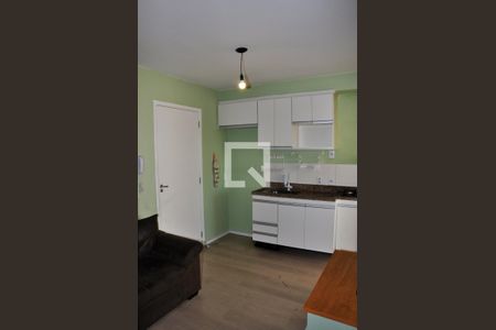 Detalhe - Sala e Cozinha de apartamento para alugar com 2 quartos, 25m² em Vila Mangalot, São Paulo