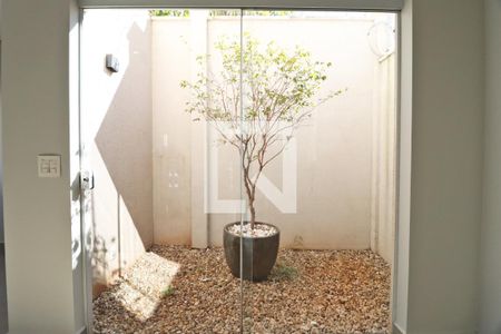 Sala de casa de condomínio para alugar com 3 quartos, 133m² em Jardim Inconfidência, Uberlândia