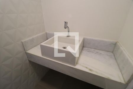 Lavabo de casa de condomínio para alugar com 3 quartos, 133m² em Jardim Inconfidência, Uberlândia
