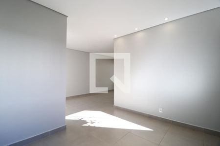 Sala de casa de condomínio para alugar com 3 quartos, 133m² em Jardim Inconfidência, Uberlândia