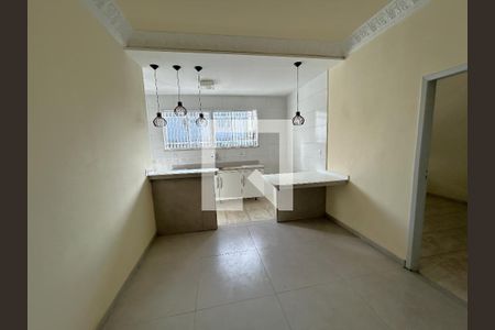 Sala de casa para alugar com 2 quartos, 45m² em Rocha Miranda, Rio de Janeiro