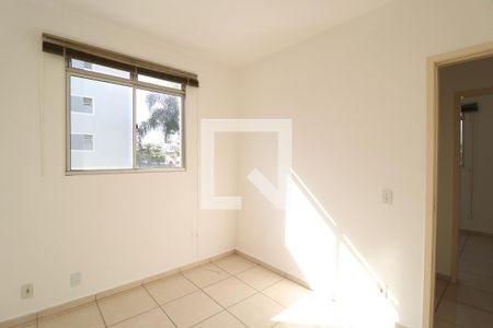 Quarto 1 de apartamento para alugar com 2 quartos, 44m² em Gávea, Uberlândia