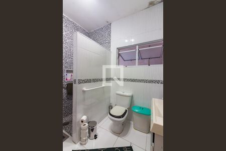 Banheiro 1 de casa à venda com 3 quartos, 213m² em Km 18, Osasco