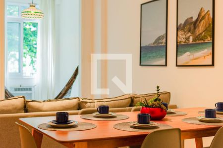 Sala de apartamento para alugar com 3 quartos, 110m² em Leme, Rio de Janeiro
