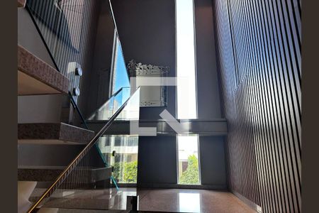 Escada de casa de condomínio para alugar com 4 quartos, 260m² em Granja Marileusa, Uberlândia