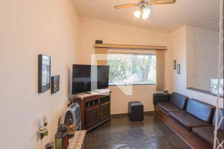 Sala de TV de casa para alugar com 3 quartos, 300m² em Guarani, Campinas