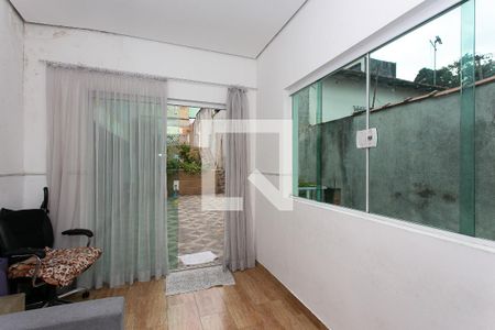 Sala de casa à venda com 3 quartos, 550m² em Vila Carmosina, São Paulo