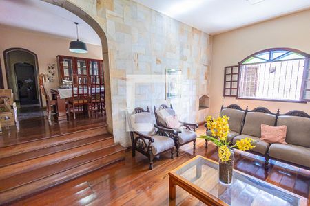 Casa para alugar com 5 quartos, 450m² em Universitário, Belo Horizonte