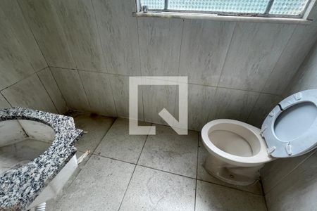 Banheiro de casa para alugar com 1 quarto, 59m² em Vila Amelia, Duque de Caxias