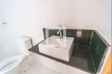 Banheiro  de apartamento à venda com 2 quartos, 47m² em Vila Eldizia, Santo André