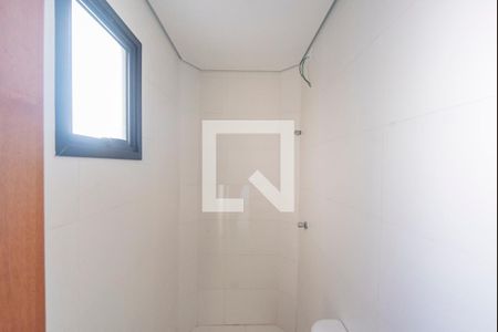Banheiro  de apartamento à venda com 2 quartos, 47m² em Vila Eldizia, Santo André