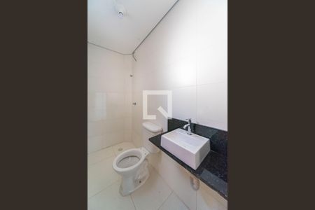 Banheiro  de apartamento à venda com 2 quartos, 47m² em Vila Eldizia, Santo André