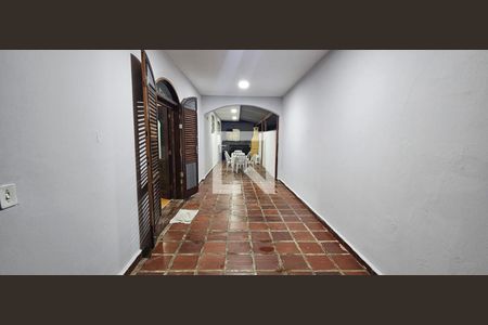 Corredor de casa para alugar com 6 quartos, 300m² em Jardim Centenario, Guarujá