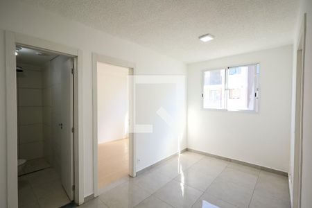 Sala  de apartamento para alugar com 2 quartos, 34m² em Jardim Sabara, São Paulo