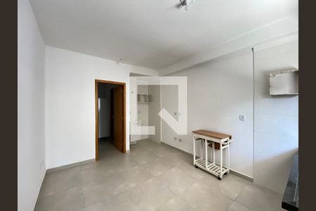 Sala/Cozinha de apartamento para alugar com 1 quarto, 28m² em Vila Nivi, São Paulo