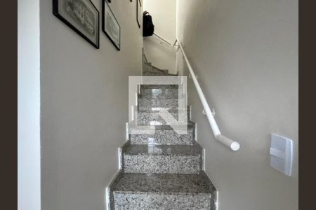 Escada de casa de condomínio à venda com 3 quartos, 120m² em Vargem Pequena, Rio de Janeiro