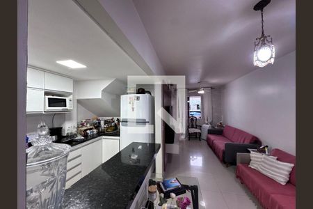 Sala de casa de condomínio à venda com 3 quartos, 120m² em Vargem Pequena, Rio de Janeiro