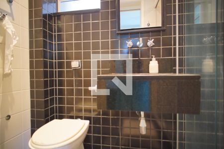 Banheiro da Suíte 1 de apartamento para alugar com 2 quartos, 76m² em Rio Branco, Porto Alegre